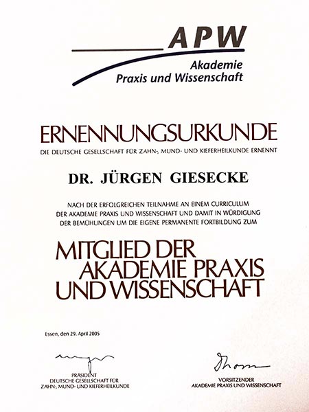 Mitglied der Akademie Praxis und Wissenschaft